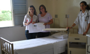 Hospital compra equipamentos para os pacientes.